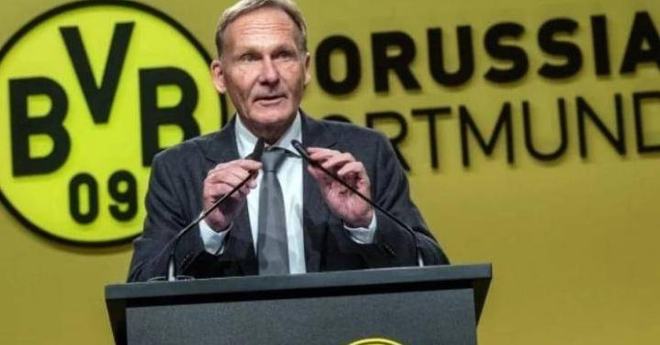 每体：巴萨有意左后卫索萨，想用桑托斯欠的290万欧锁定交易