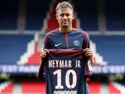 陈梦和黄子韬切磋乒乓球 黄子韬精准狙击陈梦笑点