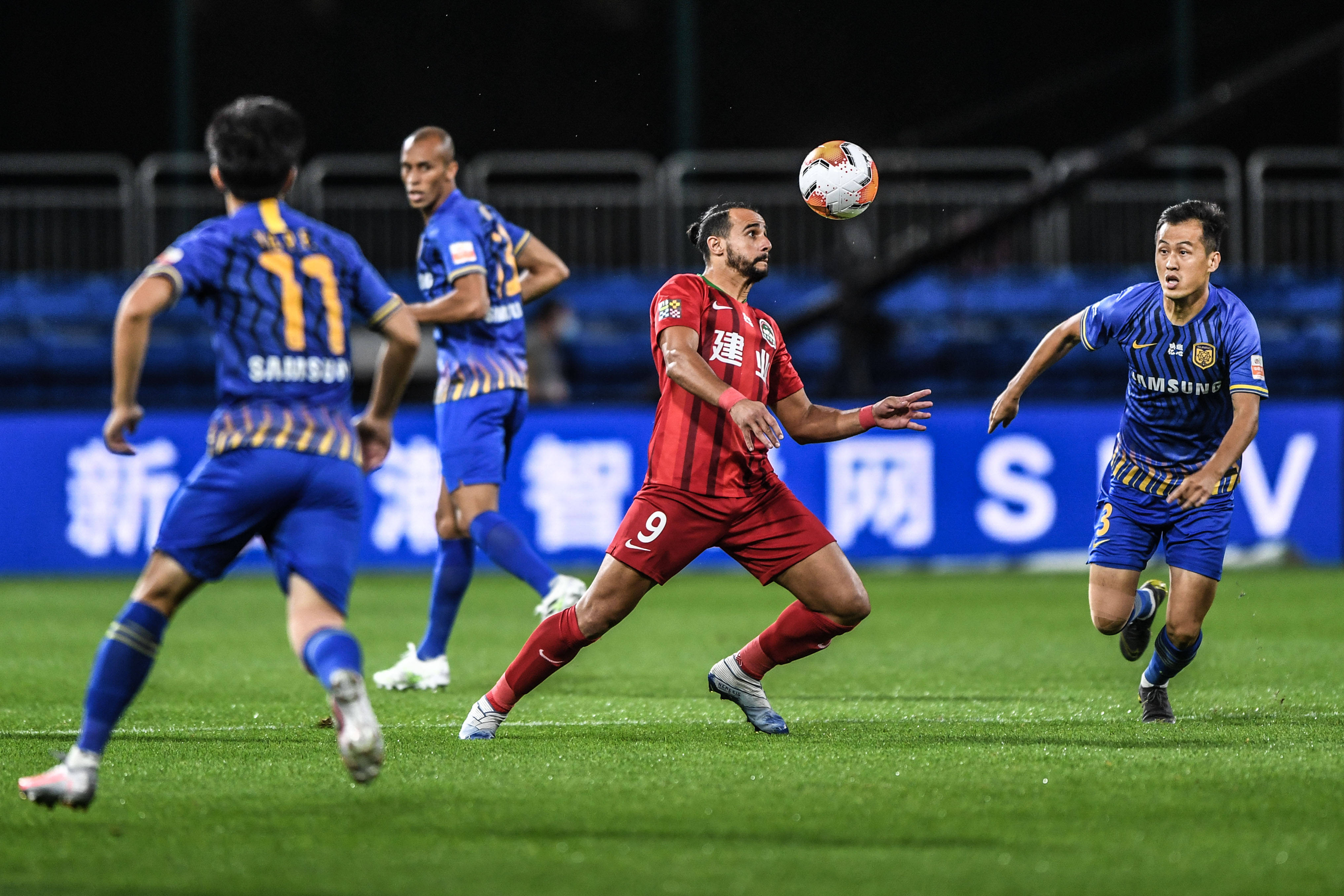 于汉超退役后加入申花教练组，毛剑卿：这是对球员最大的褒奖（于汉超挂靴加盟申花教练组，毛剑卿：对球员最高肯定）