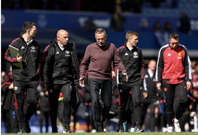 理疗师：DV9的伤和丁丁、卢卡库类似，可能需要3到5个月恢复