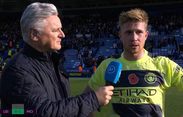 记者：汶马探赛后与海港助教约翰交换队服，两人曾在横滨合作