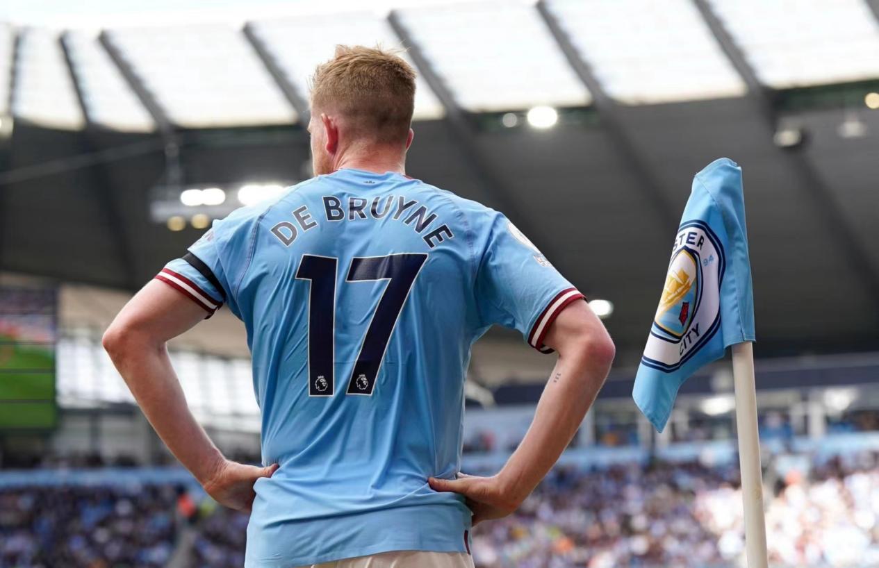 足坛年终大战淘汰赛实时赛况：安东尼微弱优势领先贝林厄姆（年终足坛淘汰赛即时战况：安东尼小幅领先贝林厄姆）